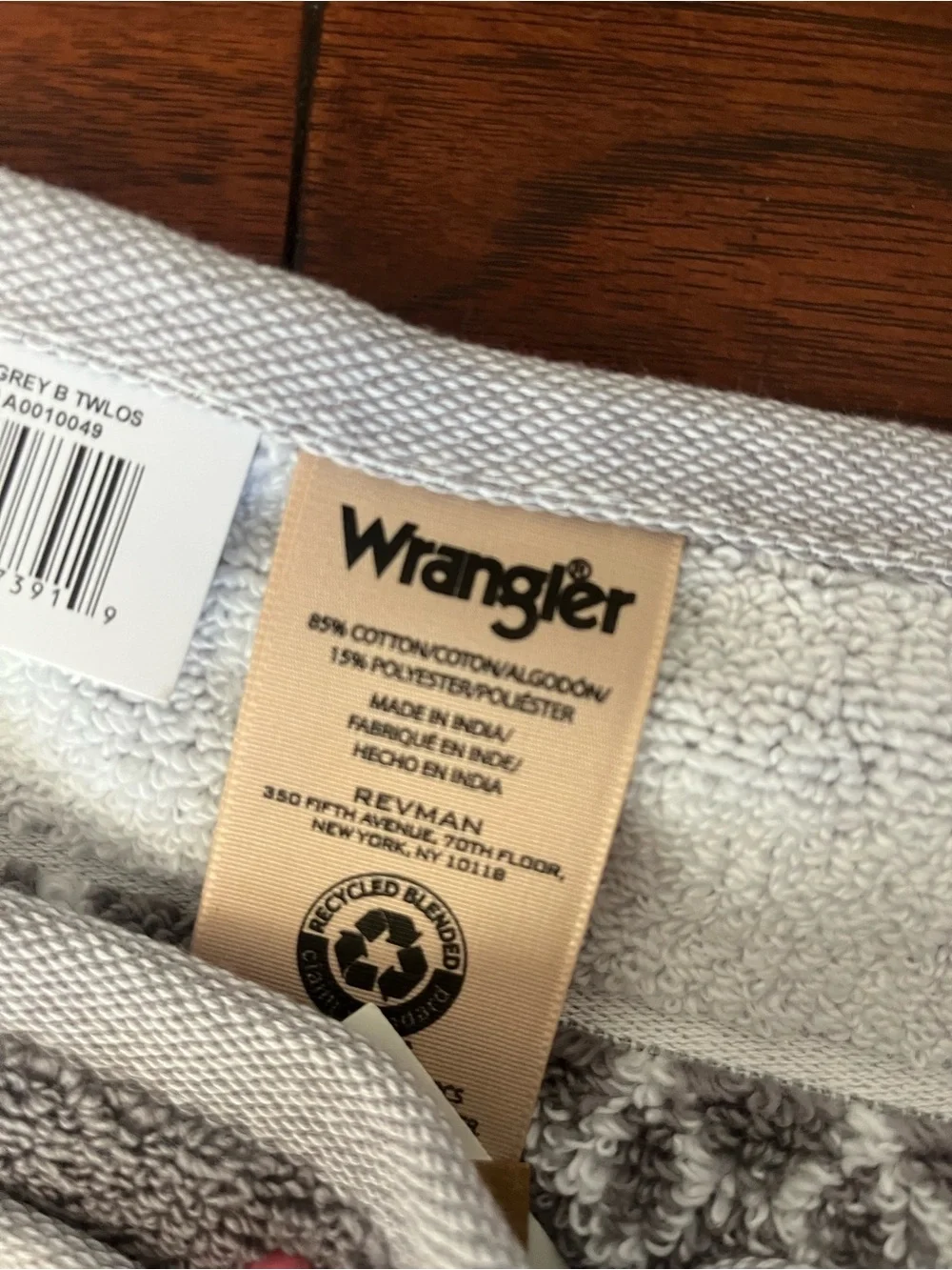 Wrangler Gray and White Geometric Bath and Hand Towel Set